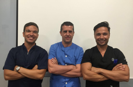 Trabajo en equipo con dos de los mejores profesionales en Cirugía Oral e implantología